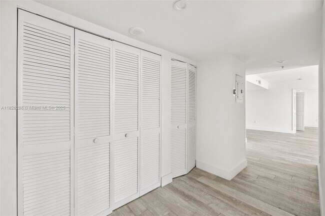 Building Photo - 650 West Ave