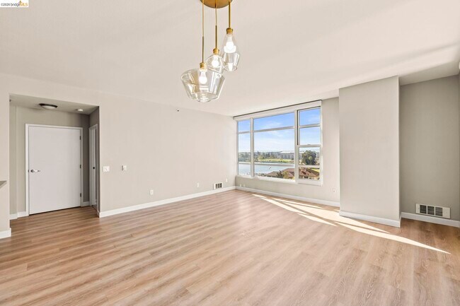 Building Photo - 1 Lakeside Dr