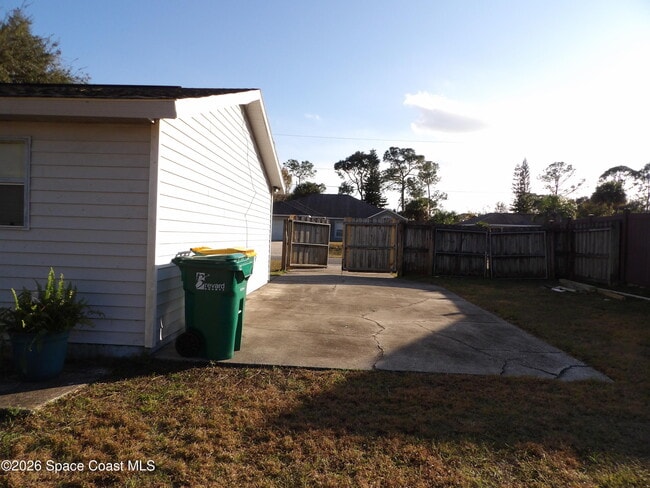 Building Photo - 6318 Hudson Rd