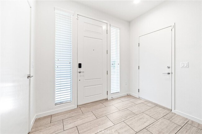 Building Photo - 630 Colorado Cir