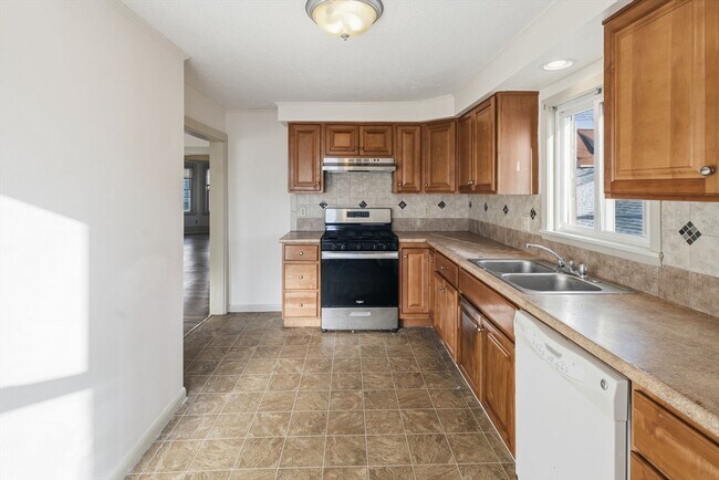 Building Photo - 312 Rivet St