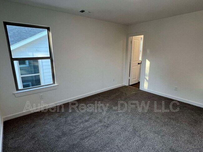 Building Photo - 2526 S Fannin Ave