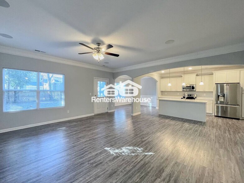 Building Photo - 609 W 29th St