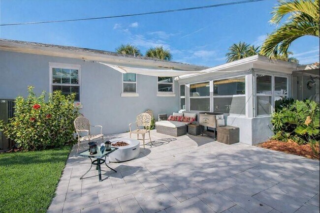 Building Photo - 741 Lantana Ave