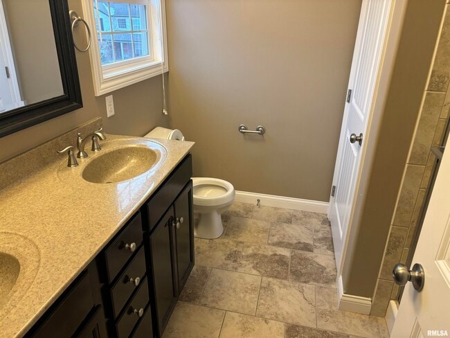 Building Photo - 2116 W Geneva Rd