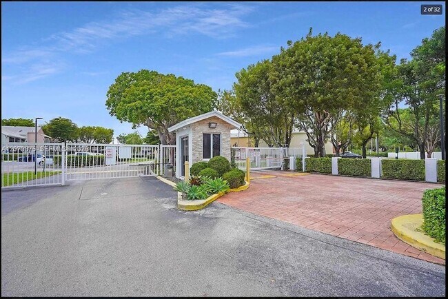 Building Photo - 10521 Mahogany Key Cir