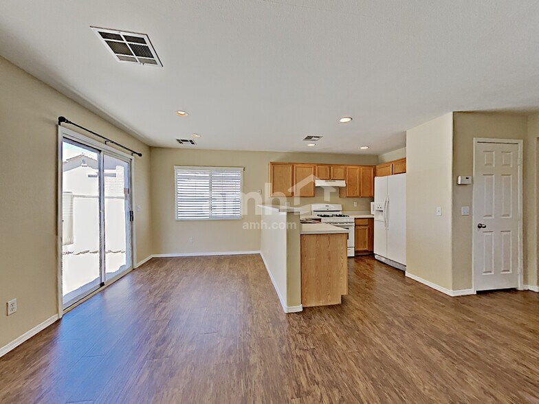 Building Photo - 986 Cantabria Heights Ave