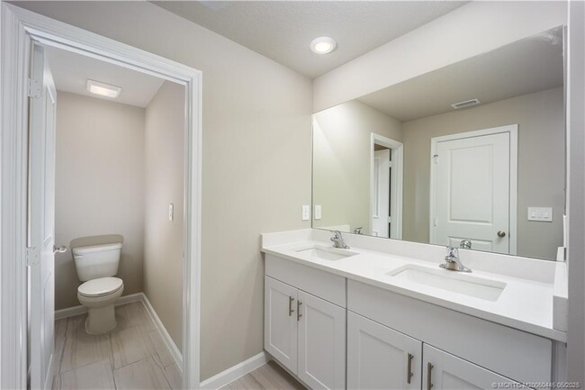 Building Photo - 407 Salisbury Cir