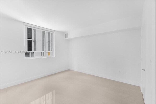 Building Photo - 55 SE 6th St