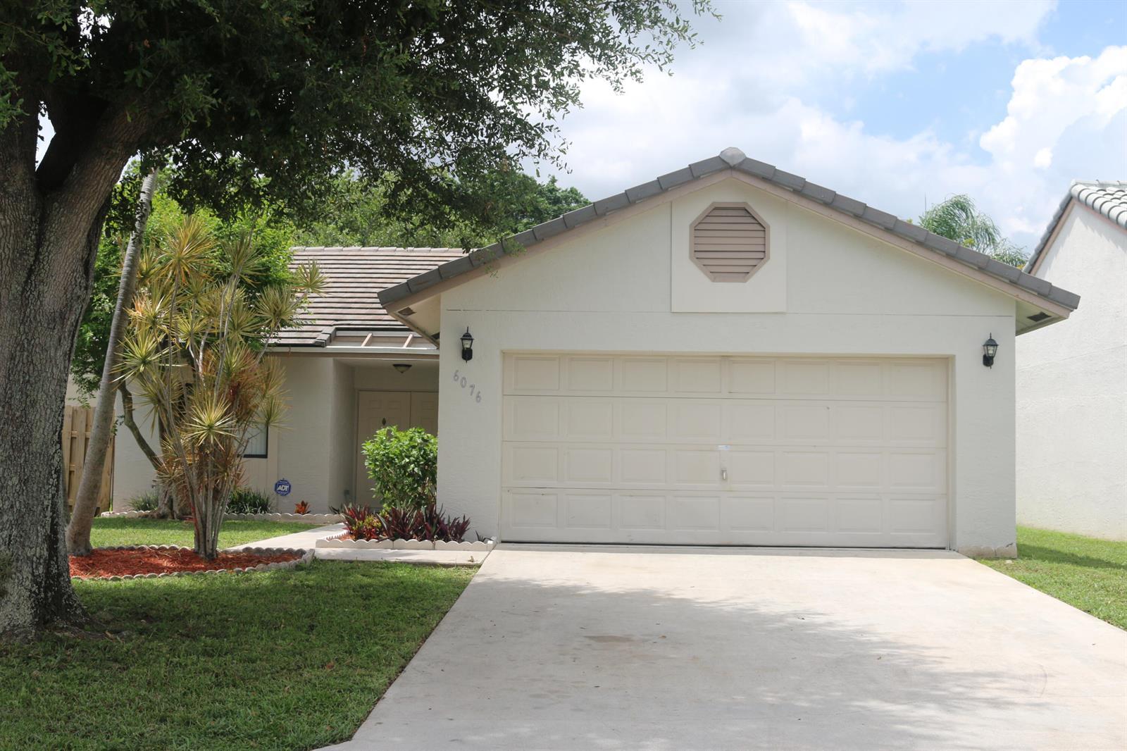 Building Photo - 6076 Strawberry Lakes Cir