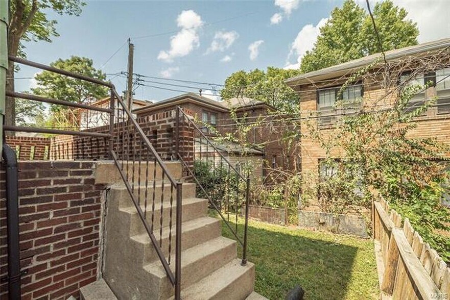 Building Photo - 7375 Amherst Ave