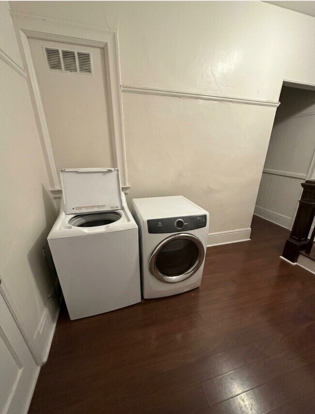 Building Photo - 2059 Berkeley Way