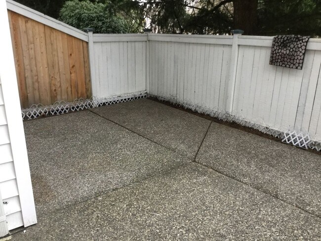 Building Photo - Stylish 2-Bedroom, 2.5-Bath Townhome with Garage & Private Patio