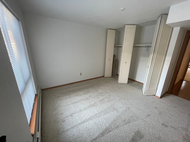 Bed 2 w/ large closet - 4155 W Rivers Edge Cir