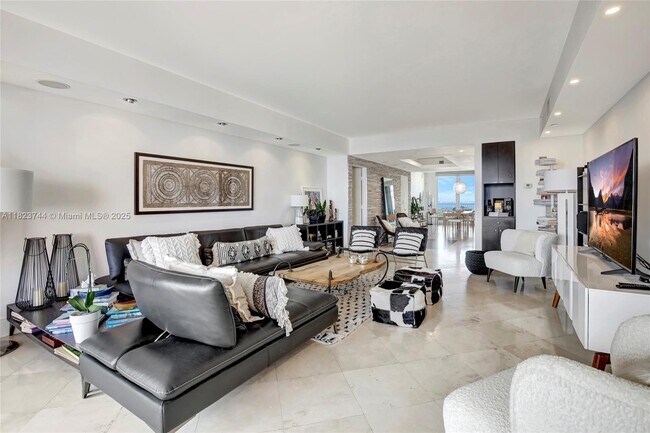 Building Photo - 781 Crandon Blvd