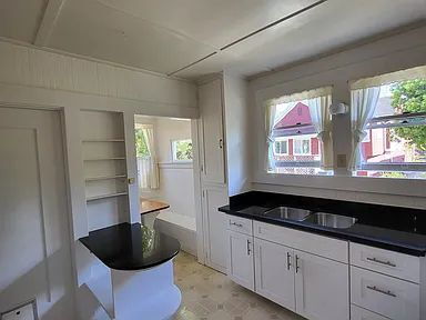 Building Photo - A spacious, sunny room with big windows, 3 blocks from North Berkeley BART, UCB