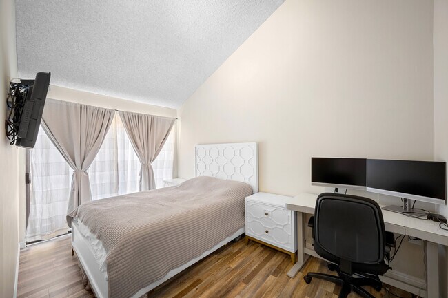 Building Photo - 3924 Park Pl