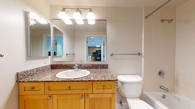 Building Photo - Chinatown 2 Bedroom 2 Bathroom In Amazing Centralized Building-Amenities Galore! Pets Welcomed!