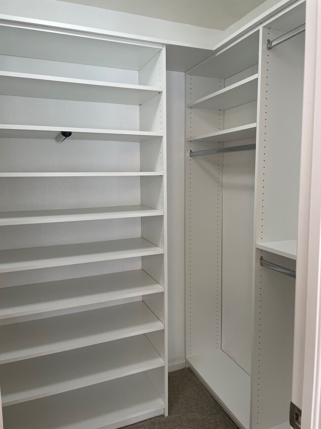 Building Photo - 5505 Abbeywood Cir