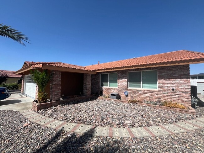 Primary Photo - 3bdr 2 bth with a Bonus Room in Spring Val...
