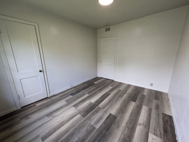 Building Photo - 203 Camellia Ave