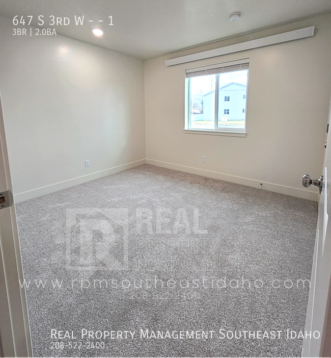 Building Photo - 647 S 3rd W