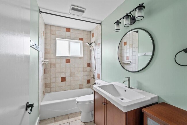 Building Photo - 33 Valley View Dr