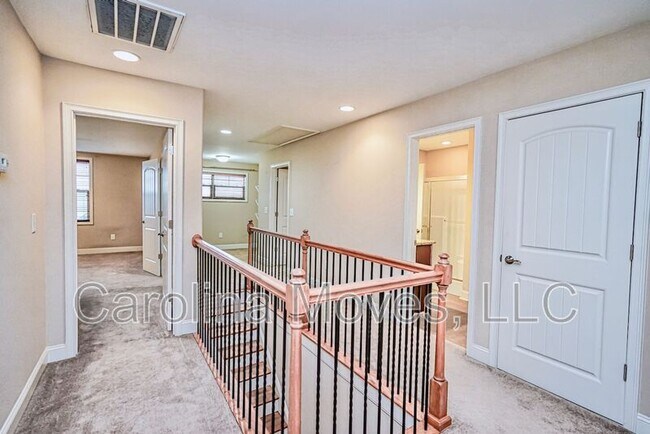 Building Photo - 213 Bell Heather Ln