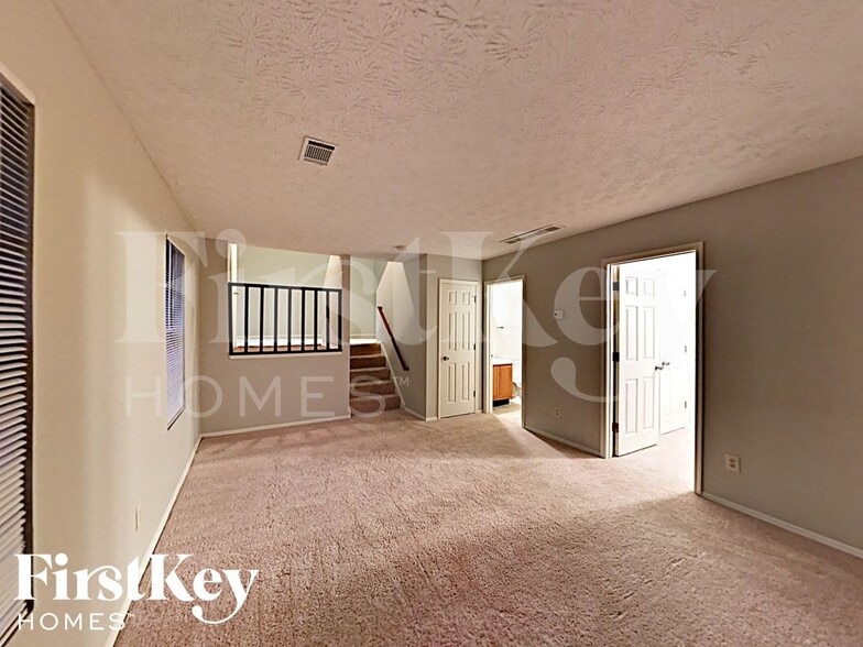 Building Photo - 1998 Glenwood Downs Dr