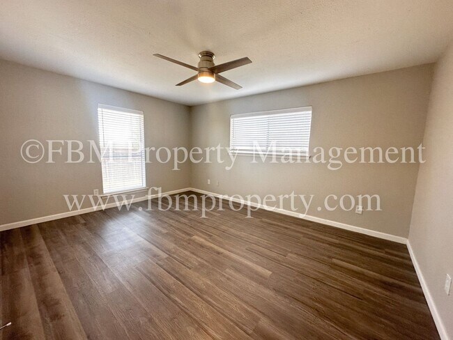 Building Photo - 801 S Wood St