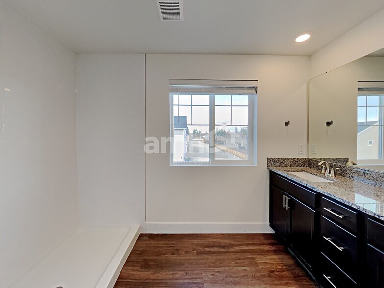 Building Photo - 19311 17th Ave Ct E