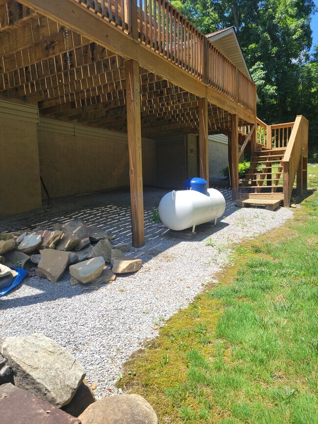 Building Photo - 456 Snead Dr