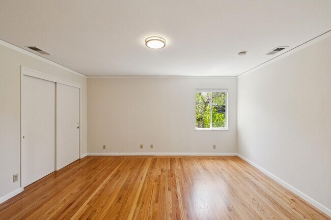 Building Photo - 970 Palo Alto Ave