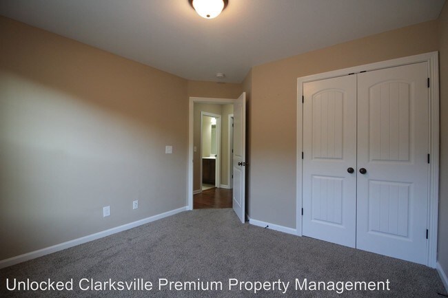 Building Photo - 5 br, 3 bath House - 1684 Putnum Drive