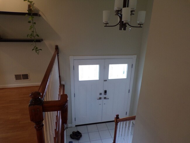 Building Photo - WOW Factor Home in Alexandria