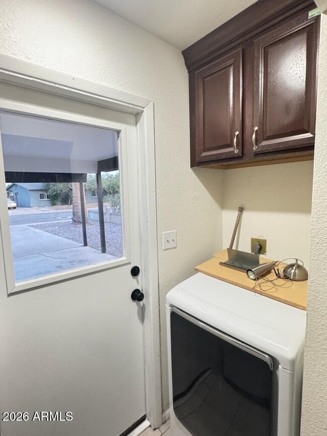 Building Photo - 4816 S Taylor Dr