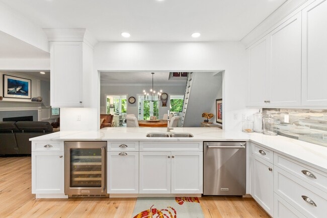 Building Photo - 1240 Palmetto Ct