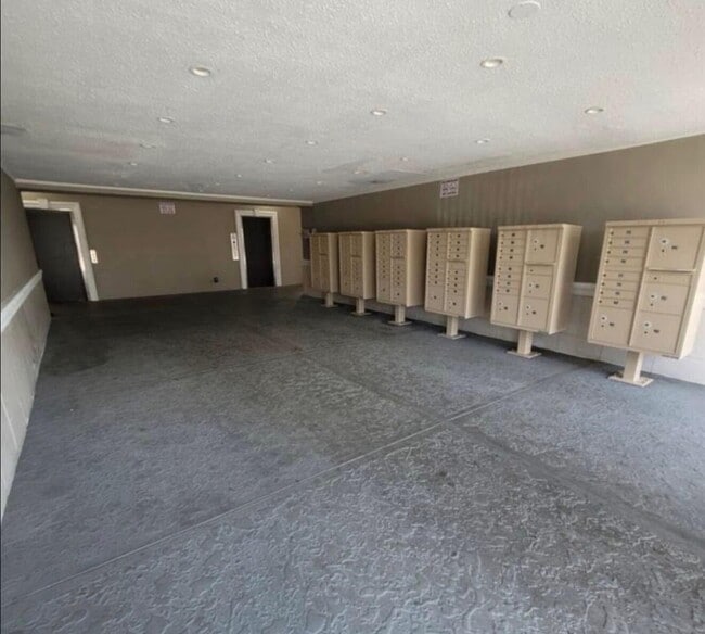 Building Photo - 5100 SW 41st St