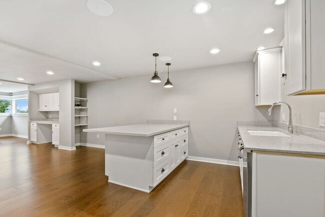 Building Photo - Gorgeous West Seattle Mid-Century Modern w...