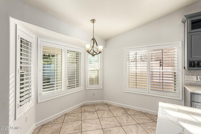 Building Photo - 1825 E Arabian Dr