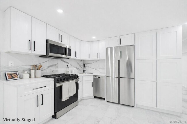 Building Photo - 1770 Pacific St