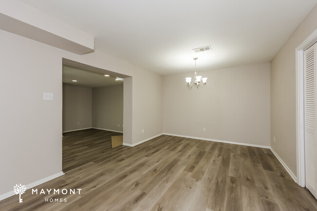 Building Photo - 725 Hurstview Dr