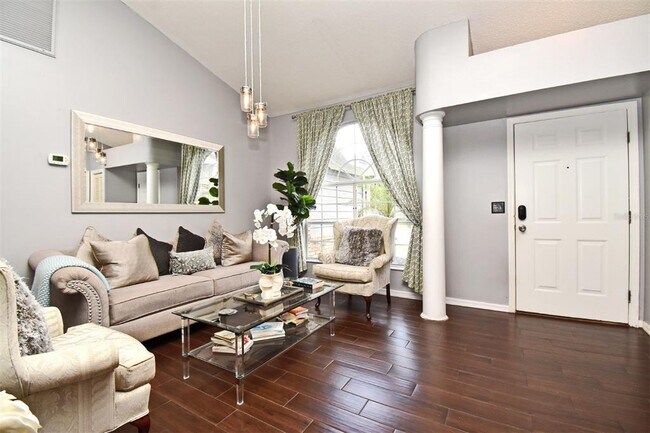 Building Photo - 302 Shadydale Ct