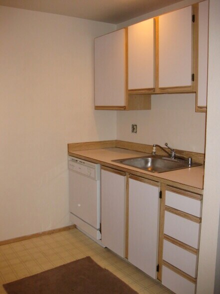 Building Photo - 132 24th Ave E