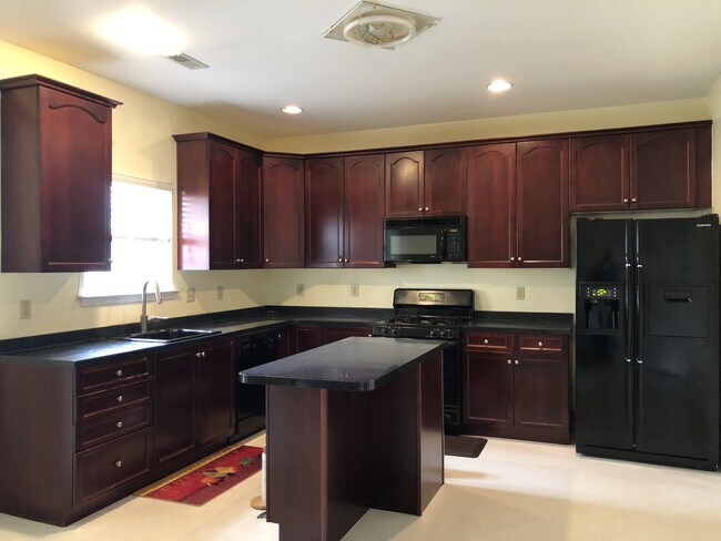 Building Photo - 40 Arbor Cir