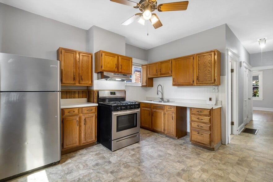 Building Photo - 1223 Gruner pl