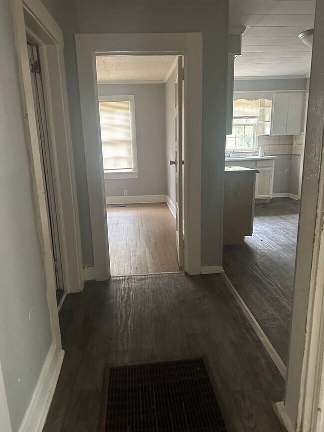 Primary Photo - Charming 3 bedroom 1 bath with plenty of open space!