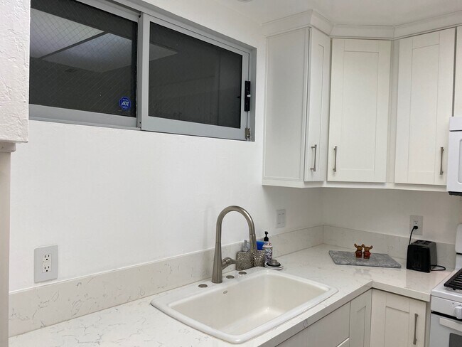 Building Photo - 729 S Hobart Blvd