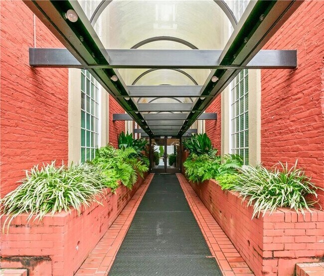 Building Photo - 2840 Peachtree Rd NW