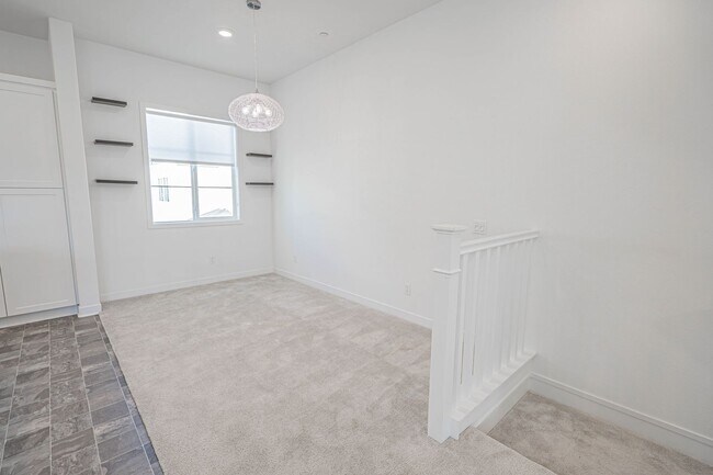 Building Photo - Five Points - 2 Bedroom Townhome for Rent in Valencia.